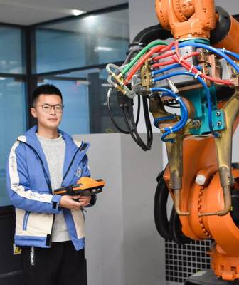 揭秘指南車 資深機器人自動化講師團隊的卓越力量